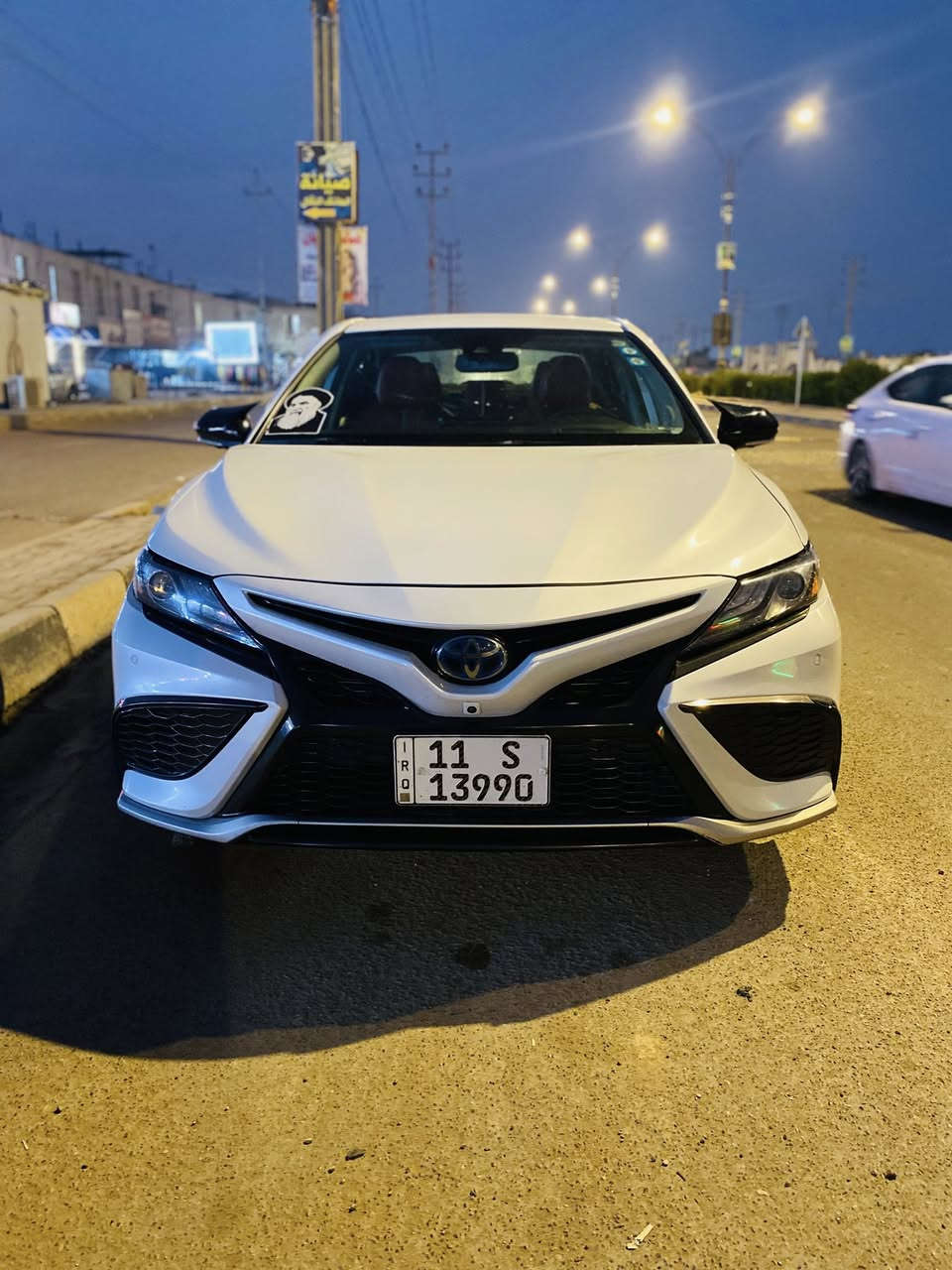 السلام عليكم ورحمة الله وبركاته
Toyota Camry
تويوتا كامري. 2021
فول مواصفات عدا الفتحه 
مواصفات XSE
تحكم ستيرن 
قيادة ذاتيه 
مثبت سرعه
تبريد تدفئه كشنات +ستيرن
هايبرد +وقود
ويل 19. رياضي 
داخل كشنات جلد لون احمر 
كامرات 360 درجه
راردارات امامي +خلفي
سياره فول الفول كامله 
حادثها جاملغ الخلفي 
بيها صبغ باب الصدر 
سعرها. (215$) بيها مجال للشراي 
***********.
