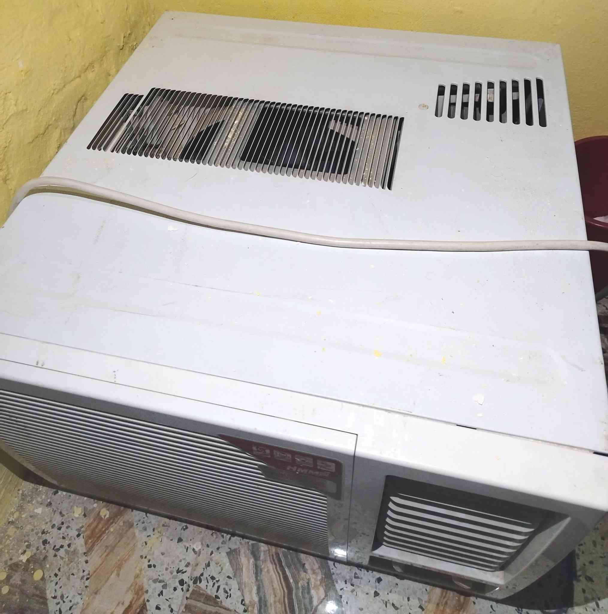 مكيف البيع جديد مستخدم شهر فقط جديد تفئه تبريد شاري تصل ودلل ***********
