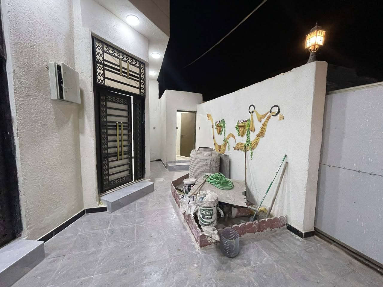 بيت بمساحة 200متر بناء شخصي موقعه📍باب الهوا شارع باب الحاره السعر💸 80وبي مجال 📞***********
