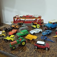 مجموعة • للبيع