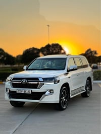 لاندكروزر GXR • ٢٠١٧ • ٩٠ الف