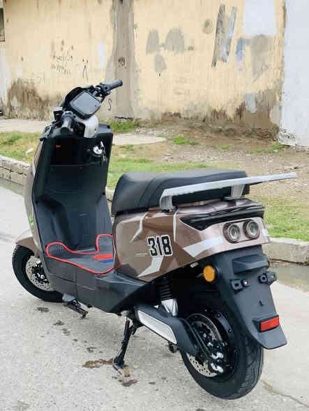 ماطور 318 🤎
بطريات 6 
ملف 2000 
صندوك الخلفي مجود 
نضيف حيل 🤎 
السعر 635 وبي مجال 
التواصل ***********
