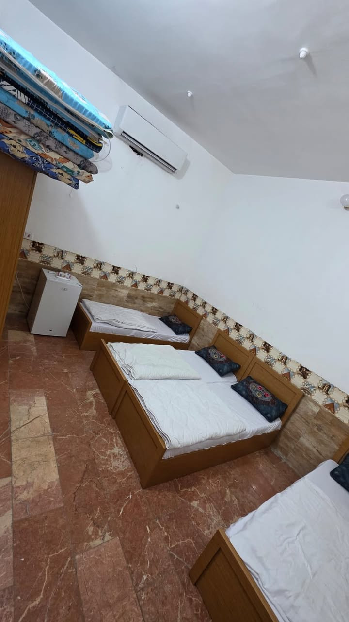 فندق وشقق جنة السبطين
كربلاء شارع الجمهوريه خلف مجمع الكوثر.    
شقق ٤ اسره
شقق ٦ اسره
شقق ٨ اسره
ــــــــــــ
غرف سريرين
غرف ثلاث اسره
غرف اربع اسره
غرف سداسيه
وسويتات ٨ اسره
ـــــــــــ
مصعد كهربائي  + تبريد ٢٤ ساعه+ ماء حار بارد مجاني+انترنيت ٢٤ ساعه+ تنظيف الغرف يومي حسب الطلب+غسيل ملابس مجاني
ــــــــــــــ
كربلاء    شارع الجمهوريه.  خلف مجمع الكوثر. يبعد ثلاث دقائق عن حرم ابو الفضل العباس. عليه السلام
***********
