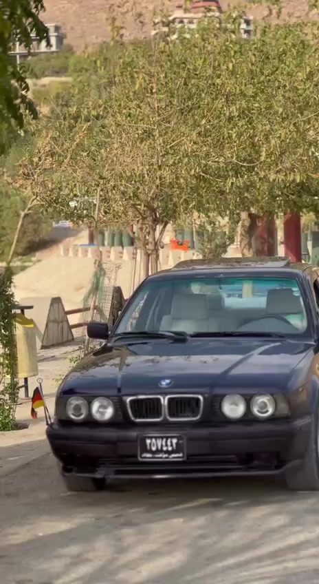 بەناوی خوای گەورە و میهرەبان
بیئێم 1995    525. ئاڕم پلاستیک 
  گێڕ تۆماتیک

فرۆشتنی خێرا.  پێش و پشت کەپس  
 
گێڕ مەکینە ئەکسل تەقە و ڕەقە کارەبای کامل کامل بەشەرتو بە زەمان 

قەپات مواسەفات 

سڵایت 
٤ جام کارەبا 
سوکان ڤۆلیۆم 
ناو سپی
کوشن سیاحی
کوشن جلد
کوشن هیتر
تەبرید ساردوو گەرم 
شاشە ئایپاد
دووگمەی سیباق
دووگمەی خلیسک بۆ بەفر 
فەقاسی ژێر پێ

ABS 
٤ تایە و ویلی حەسیری لۆکی لەژێرە 

نوکە دەرزی دەحمی نیە. ناو و دەری ناو پاکەتە 
کامل گێچەکانی ئیش دەکا 
 
دەعامی بۆ دەعامی بە شەرت و بە زەمان
شوێن ڕانیە بۆ مەحامەلە تەلەفون مەکە 
***********
نرخ:55
