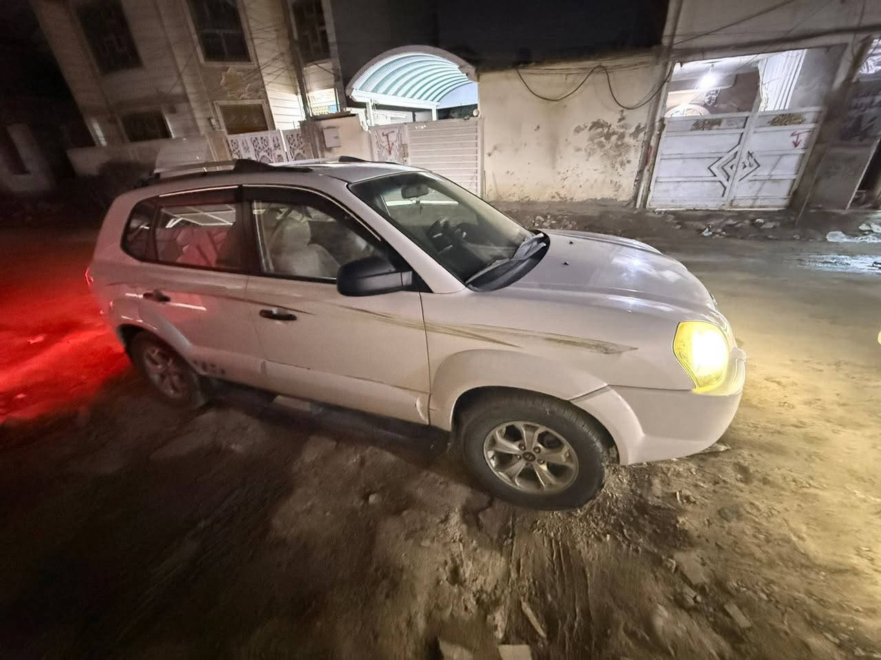 توكسان خليجي ٢٠٠٩ رقم بابل الدولي باسمي كفالة عامة ماعدا طعجة صغيرة بالصندوك واضحة بالصورة واشخوط بالكت فقط 
السيارة تخم تاير جديد
باتري جديد
دوشمة جلد شركة
ارضية جلد 
شاشة اصلي ضمان 
كامرة دوارة اصلي ٣٦٠ درجة
حساسات خلفية بلاد
تبريد ثلج ⛄️
خمسة ويل كب 
منضومة زينون اصلي ضمان ٣ سنوات 
منضومة غاز ايطالي للتقليل صرف الوقود
محرك سته سلندر ٢٧٠٠ 
سويج عدد اثنين بلاد والثالث شخاطة عمل
كتلوك الشركة وياها السيارة على ايدي من ال ٢٠١٠ ولحد الان استلام شركة
السعر ١٢٤ $ وبيها مجال قليل 
مكانها بابل المركز رقم مميز مواليد 
للاستفسار ***********
