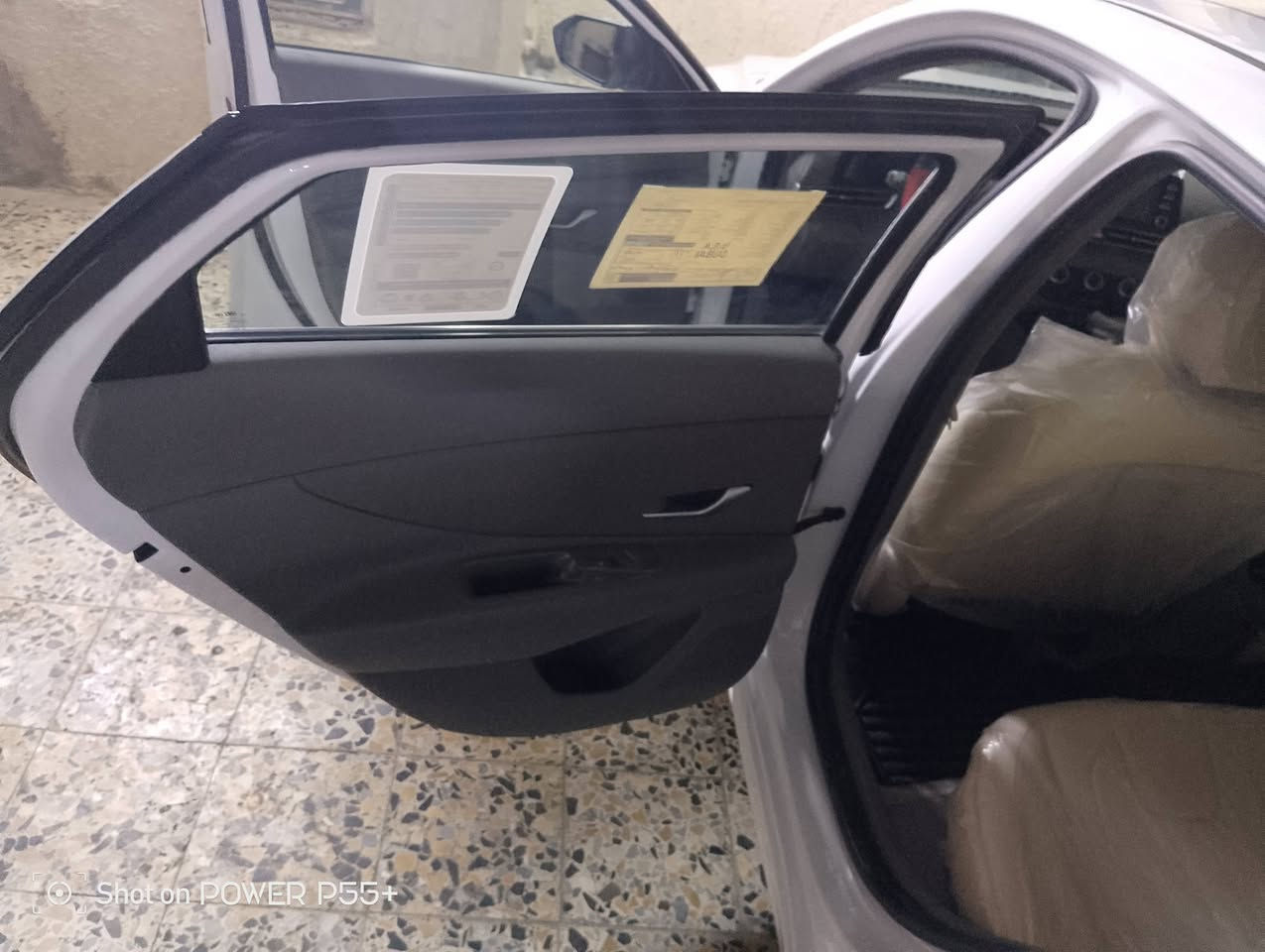 النترا موديل خليجي 21 
لون ابيض 
ماشيه 68 محرك 2000 
تبريد قطعتين 
مري شفط 
فتحه 
بصمه 
رقم اربيل 
رادار جانبي
حساسات وره 
سعر 155 بيها مجال
تريد مداور تريد وكاله 
وكاله حاليا بأسمنه 
مكانه نجف 
الرقم ***********
