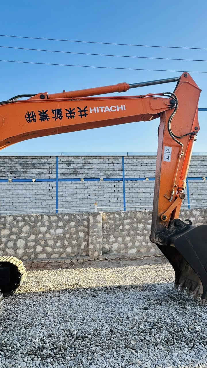 سلام عليكم للبيع حفاراه زت 2004مساسه جك همر حداديه نضيفه سنويه وأرقام كربلاء كاز بلادي أرنب ركه كله شغل. مكينه جاهزه سعر مناسب جدا جدا جدا الاتصال ***********
