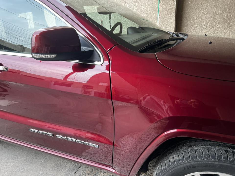 السلام عليكم جيب اوفر لاند فول 1/1
الموديل 2020   .
خليجي وكالة هارلم السياره 
اللون: احمر كرزي 
المحرك : V6.  3.6L . 
العداد :65 الف كيلو شرط حقيقي والسيارة على ايدي مكفوله 
رقم بغداد تحويل ثاني يوم  استخدام قليل جدا
المواصفات فوول
* دفع رباعي 4x4 . 
* رادار جانبي مع مانع تصادم .
* تحذير الخروج عن المسار ⚠ . 
* تحذير النقطة عمياء ⚠ .
* شاشات خلفية 
* نظام الاسطفاف الآلي (اوتو بارك) .
* ويل قياس 20 انج .
* سقف بانوراما . 
* كشنات جلد كهرباء وتبريد . 
* نظام الخرائط (GPS) .
* نظام التعليق هوائي (جكات) . 
* ستيرن كهربائي . 
* المصابيح الأمامية زنون .
* كشافات الضباب زنون .     
* تشغيل عن بعد .
* صندوق كهربائي .
* حفظ وضعيات الجلوس (ميموري) . 
* المقاعد الأمامية كهربائية .
* المقاعد الأمامية تبريد وتدفئة .
* المقاعد الخلفية تدفئة .
* مشغل اقراص CD/DVD . 
* سستم صوت هارمون كوردون . 
* كاميرا خلفية .
* تدفئة ستيرن . 
* بخاخ ماء على المصابيح الامامي.
* المرايا الجانبية قابلة للطي .
* مرايا متحسسه للضوء العالي . 
* مانع تصادم خلفي .
* 6 سلندر
* بلوتوث تلفون . 
* محدد سرعة . 
* نظام التشغيل والاطفاء الاوتوماتيكي ( Auto Start System ) .
* نظام بريك اوتماتيكي ( Auto Break System ) .

السعر 315 $ و بيها مجال
رقمي *********** 
مكاني بغداد
