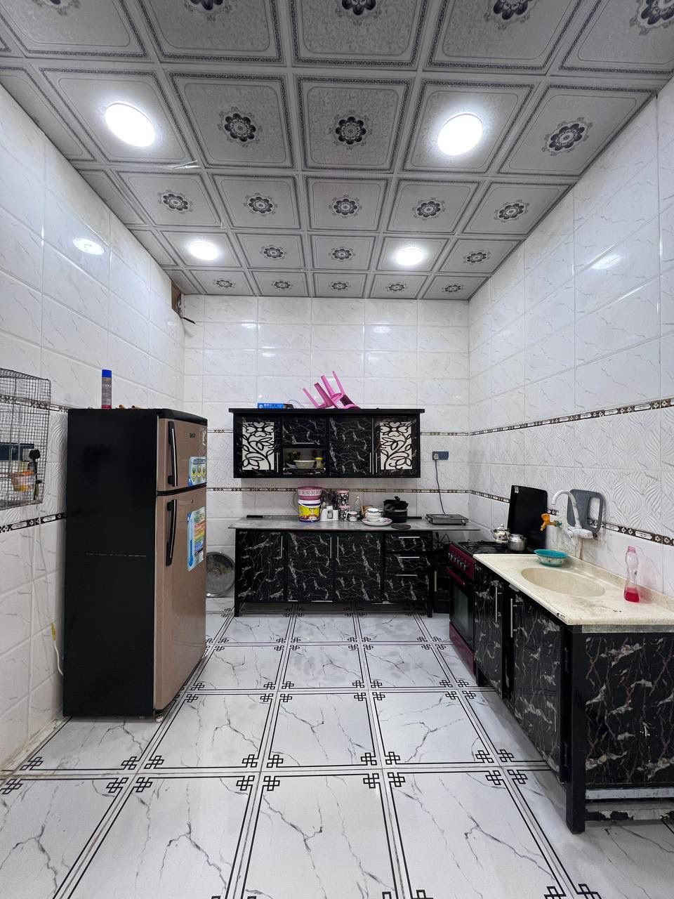 دار سكن #للبيع
إبي الخصيب حمدان قرب جامع التقوى
طابو صرف زراعي عراقي 🇮🇶
#المساحة :: ( 11.5 * 11.5 ) = 132م
#السعر :: 72 مليون قابل للتفاوض 
#المحتويات :: غرفتين منام واسعات صالة أستقبال
مطبخ صحيات داخلية وخارجية وطارمة .
للدار #مدخلين مدخل من حمدان ومن كوت ثويني 
اساس وسقف #كونكريت والبناء #طابوك_للرباط
#للأستفسار :: ***********
