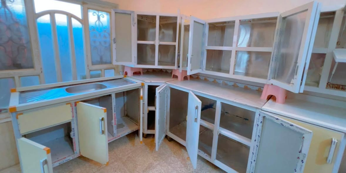 كاونتر تسكام للبيع الطول 5 امتار ونص *********** لمكان الديوانيه

