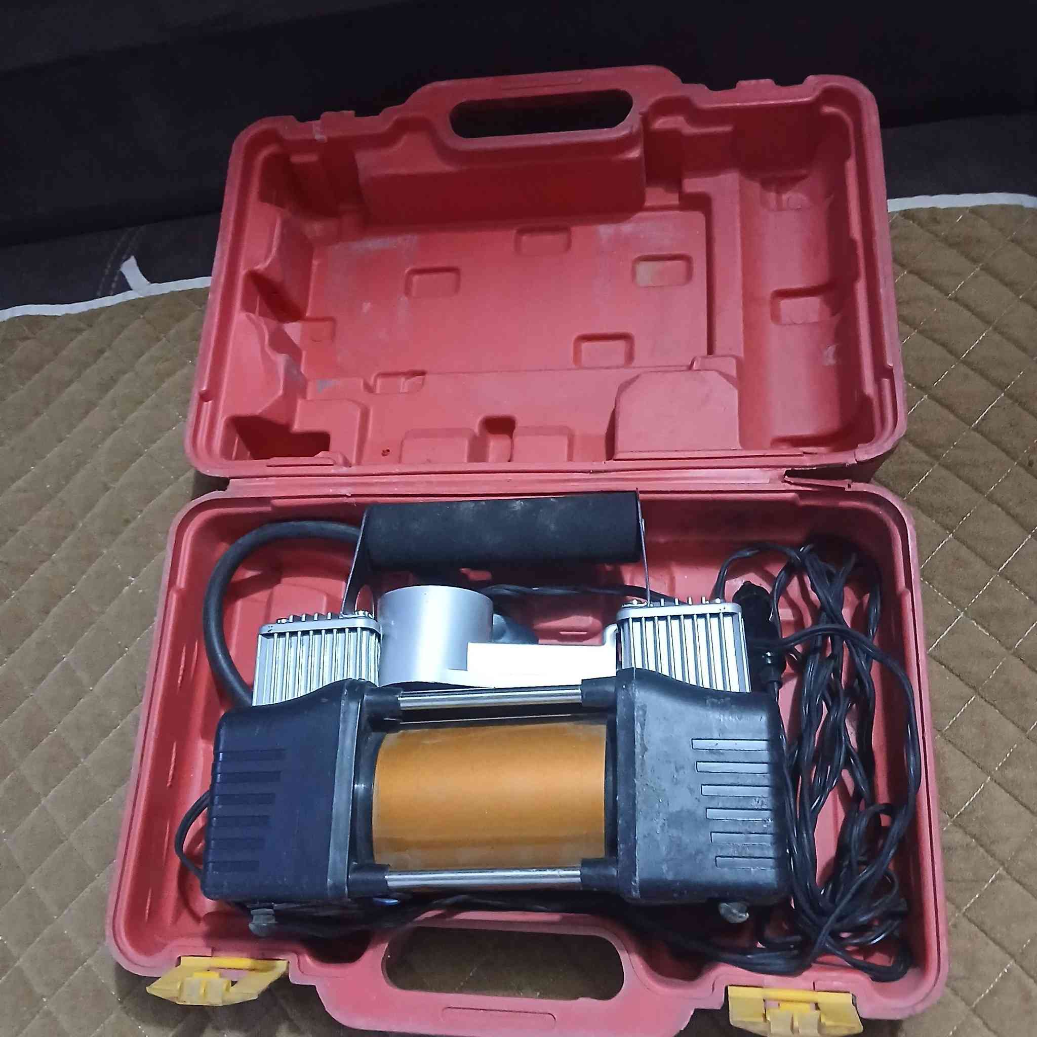 سلام عليكم   البيع شغاله 
 1.   تاروسه تايرات شغاله 
سعر 25 الف
يوجد خدمة توصيل لجميع المحافظات العراق 
رقم واتساب 
***********
