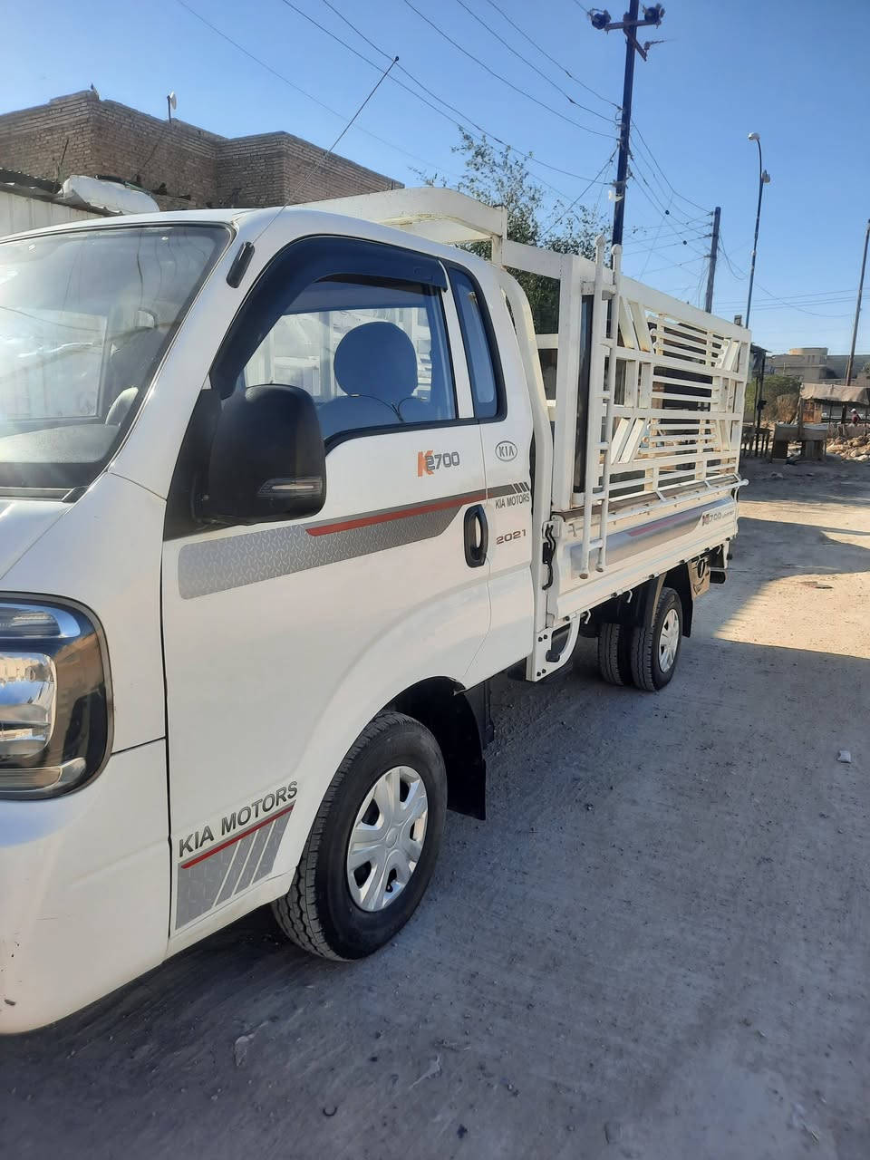 السلام عليكم سياره بنكوا موديل 2021 للبيع رقم انكليزي بأسمنه سياره جديده والمو شراي لايتصل مكلف بالنشر  للإستفسار الاتصال على الرقم ***********
