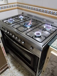هذا الطباخ للبيع كله شغال بس الجامة الامامية مكسورة واتساب 07761732982