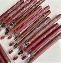 قلم خشبي • أحمر • ألوان مميزة