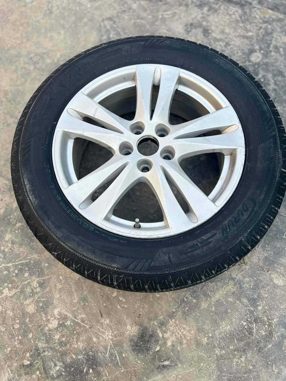 سلام عليكم تاير اخو الجديد حجم ١٨ مال سنتافي للبيع إتصال على هذا الرقم ***********
