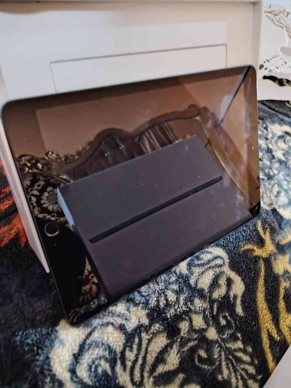 للبيع ايباد تسعه ذاكره 64 اخو الجديد شخط مابي يجي وياه كيبل وكفر فراري سعره 300 الف وبي مجال بسيط متوفر توصيل للبصرة فقط رقم ***********واتساب
