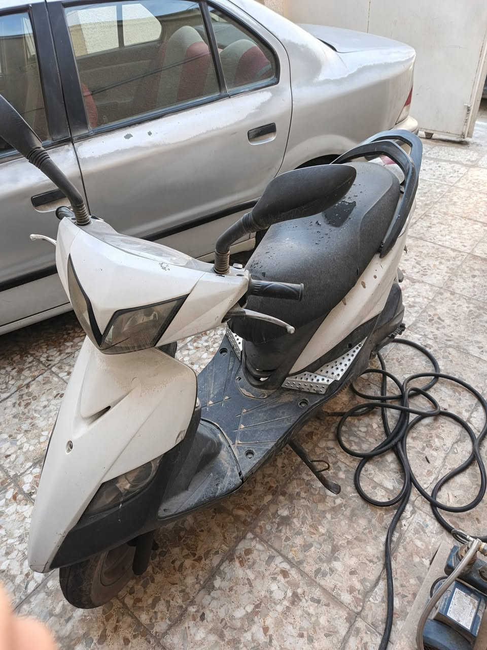 سلام عليكم
للبيع دراجة ماكس ثعلب 

مكينة ما مفتوحة صار بيهة عطل البارحة 

وإني ماعرف بيهن صار صوت من جهة الكلج الأمامي  

السعر ٣٢٥ وبيهة مجال 

الدراجة بيهة كلج خلفي رياضي وجاهزة من كلشي 

بس هذا العطل وإني ماعرف اصلحة 
***********
