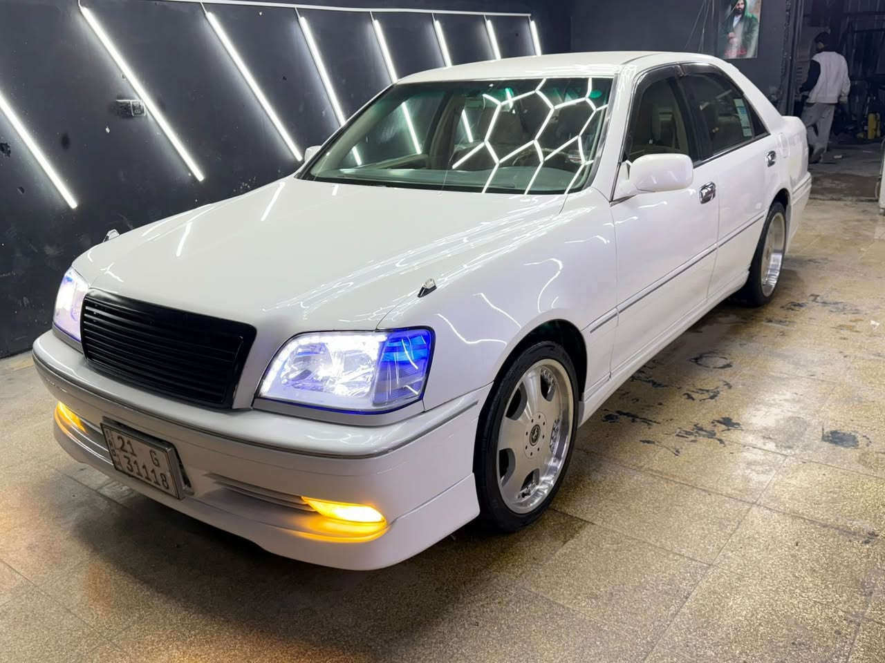 للبيع موديل 2002 رقم سليمانيه دولي بسمي تحويل ثاني يوم ديفور الكبير شاصي 75 تبريد حداديه كير مكينه مكفولات 3 دكم سياره بيها جاملغ صبغ بدون معجون والباقي كفاله عامله موقع السياره بابل الحمزه الغربي 
4 كراسي كهرباء برده خلفيه السعر ب130 وبيها مجال شي قليل رقم الهاتف ***********
