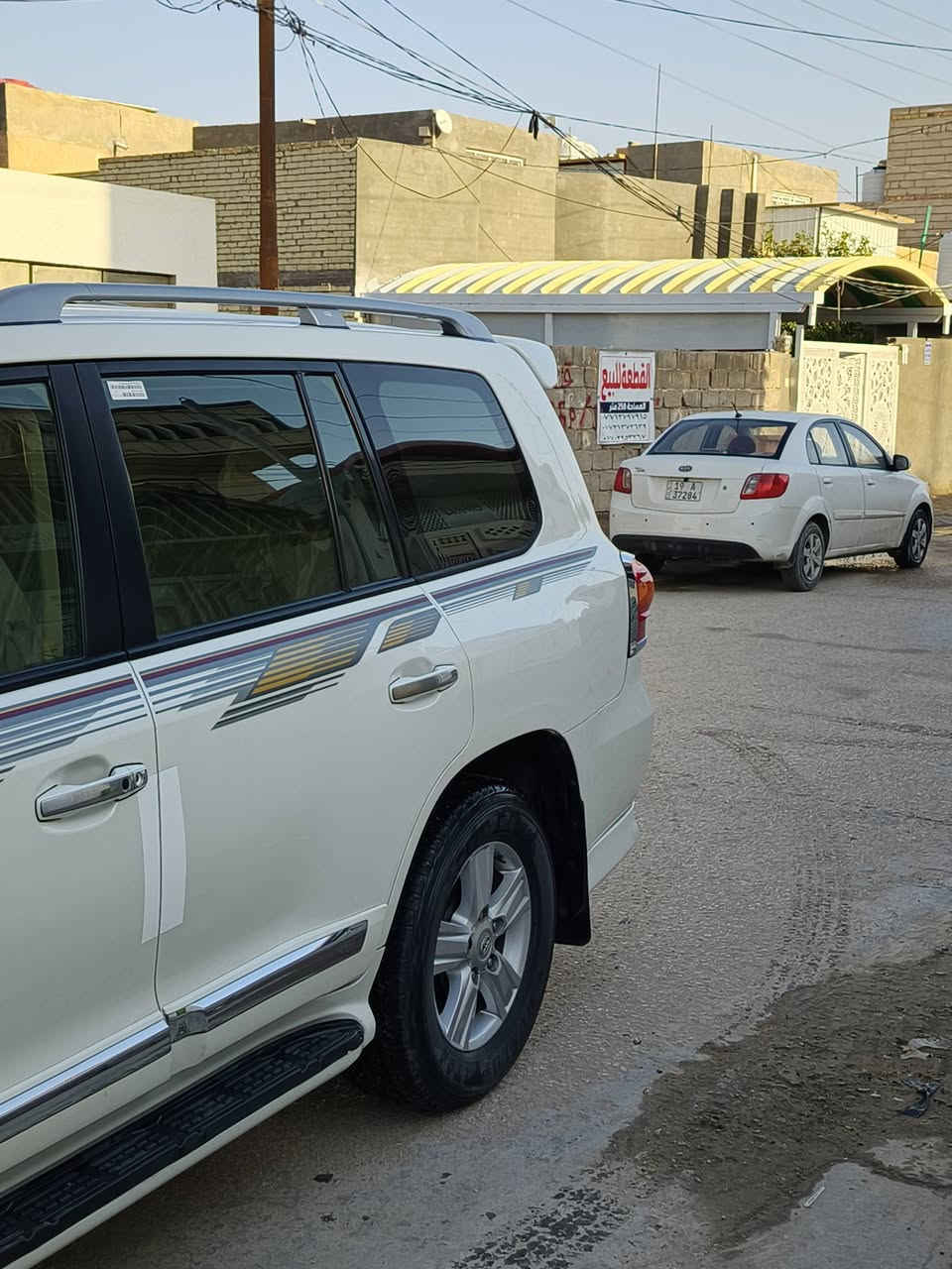 رقم الهاتف ***********اسيا 
***********اثير 
***********اسيا 
سلام عليكم       السعر ٣٨٥ وبيه مجال 
لاندكروز موديل ١٤ فول موصفات _رقم بغداد بأسمي 
محرك ٦سلندر _ اشاير بلمري+مري شفط_تحكمات ستيرن _شاشه +كامره_حساسات أمامي خلفي _فتحه_لايت أبيض 
_بصمه +تشغيل عن بعد 
السيارة كامله وتخبل كير ومكينه كفاله بيه بارد واحد فقط سونار بلصور موجود
