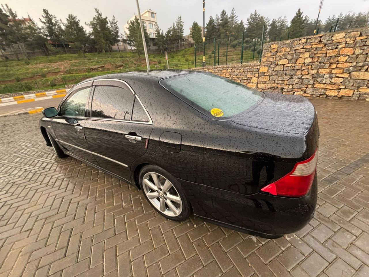 بەناوی خوای گەورە.
توێتا کراون شاهینە مووس  ٢٠٠٦  بەسمە ڕەساسی   شانسی ١٨٠ گێڕ گەورە مەکینە بچوک. ئاڵتونی بازاڕ  ٢٠٤ کم حقیقی ڕۆشتوە گێڕ و مەکینە بە شەرتی ١٠٠ فیتەر تەقەو ڕەقەی بەشەرتی ترایی  کارەبایی هەمو گیانی بە شەرت شاشە و کامێرەیە ١ کوشن کارەبایە   سێ دوگمەیە پەردیە  ڕۆیاڵە کراوە بە سپۆڕت ویل دینگەیە شاشە و لەمسی شاشە مەزبوت بەشەرت  ئاوێنە شەفتە لایت ناوچەی کوێر  بەسمە حوڕ کراوە کونی گەرمی گیراوە جامی پێش و پشتی هەڵگیراوە  دەرو ناوی لۆک نمونەیە لە جوانی و پاکی فۆڕمیکا کانی نەشکاوە لۆکە  سەقف و حیزام و کەڤەر و دەعم و شانسی بەشەرت تەبرید سارد وگەرم لەسەر سویچ  ڕۆنی مەکینە و هایدرۆلیکی  گێڕ تازە گۆڕدراوە  کامل مەسروف کراوە ماڵی دۆستە بە مانای کەلیمە پێویست بە وەسف ناکا  تەنها فرۆشتنە قیست و قەرز و گۆڕینەوەم نیە 

شوێن:هەڵەبجەی شەهید 
ژمارەی ڤایبەرو وەتسئەپ:***********
