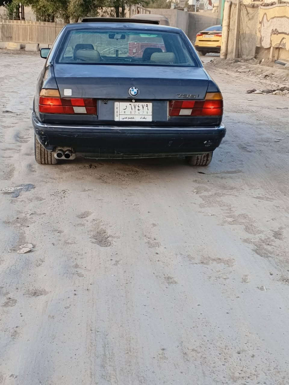 للبيع بي ام 735موديل 91بغداد مشروع وطني سعر 50$رقم موبايل *********** اسود ملكي مكفول من ضربة وصبغ وخياس وتبديل سيارة بلادية محرك وگير مكفول دواخل لون ملكي. حداده امامي خلفي فول كهربائيات مع الكيجات مع الجام مع سنتر لوك كلهه شغاله لايت زنون فتحه سلايد تدفئة وتبريد شغال اطارات. نضيفه  ويل خلية. السياره فول نضافه مكاني بغداد سيارة احله من صور
