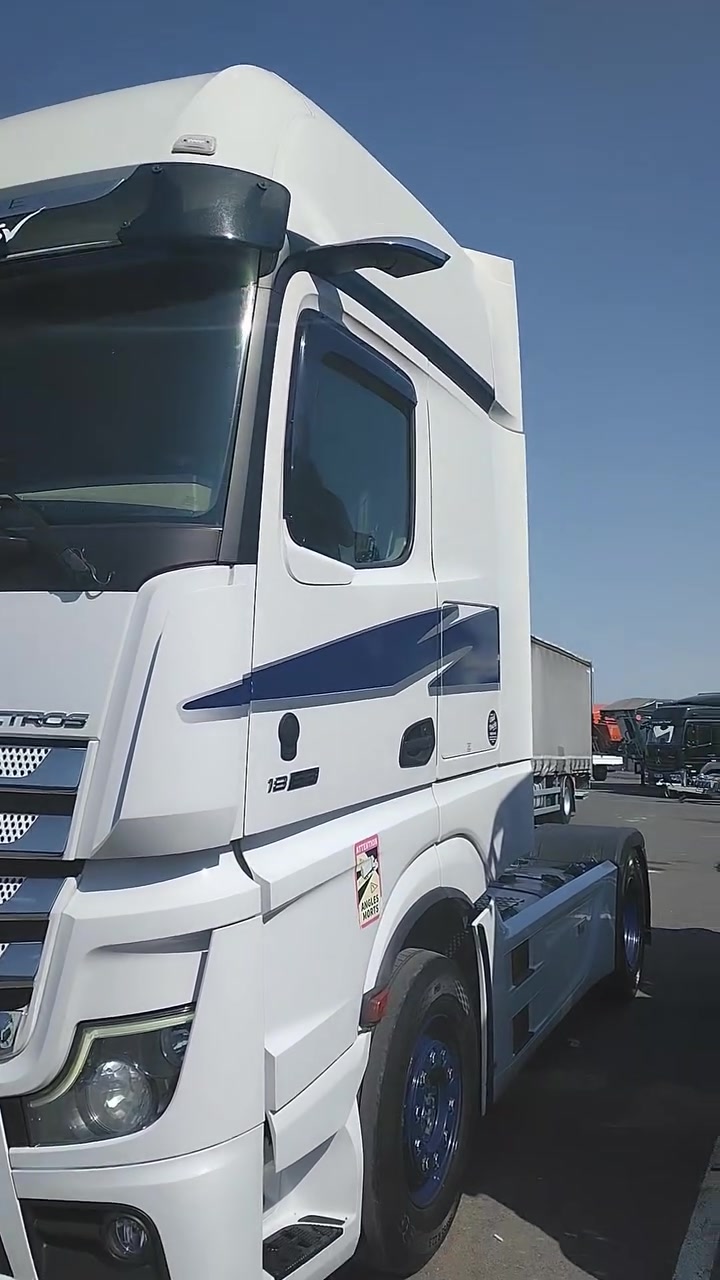 Mercedes Actros 1863LS
Año 2020
800.000Km
Freno motor.
Para más información llame al teléfono 609454028


**إذا كنت صاحب هذا الإعلان وتريد حذفه لأي سبب، رجاءا أرسل رسالة إلى الدعم الفني**