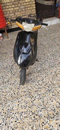 يالله السلام عليكم دراجه عاطله ماعرف شنو العطل ومتروكه الي يريدها يحب ...