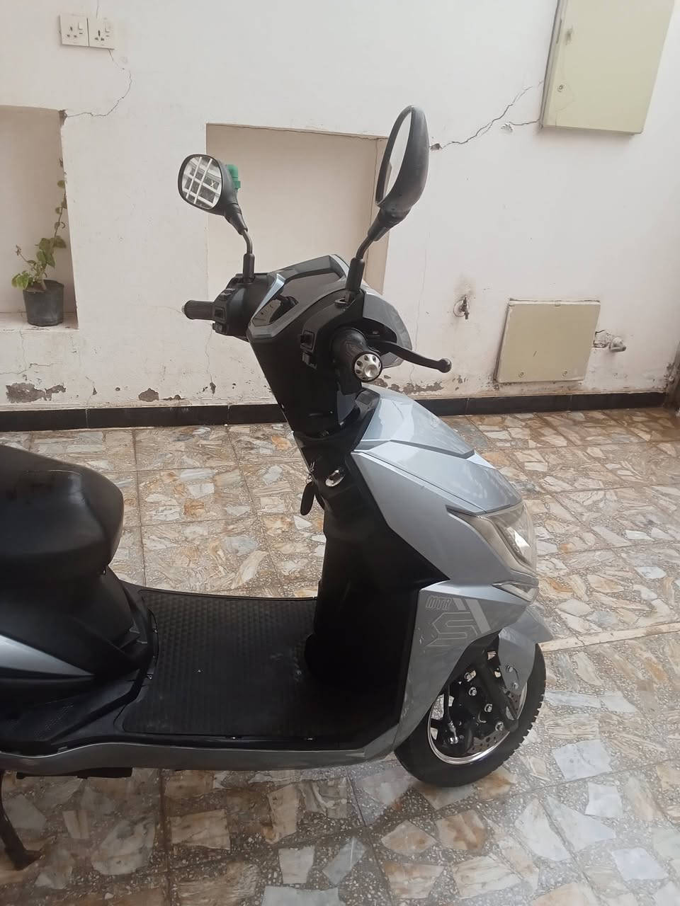 السلام عليكم دراجه سكنس شحن للبيع شغاله اي نقص مابيه تقطع مسافه 60 السرعه 60 تشغيل عن بعد جهاز انذار ثلاث نمر السعر 475وبيه مجال المكان دوره وهذه رقمي ***********
