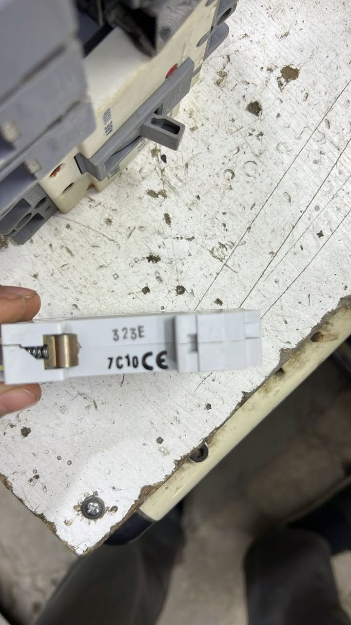 اللهم صلي ع محمد وال محمد😍🪬
 
توفر جميع انواع الشركات لجوزات الكهربائيه✨✅⚠️
________________________
 شنايدر♻️
دلكسي♻️
CNC ♻️
سيام ♻️
شنت♻️
LS♻️
LG♻️
________________________
 بجميع انواع الامبيرات من6A
الى125A 🥶🥶
________________________
 بجميع انواعه الثنائي والثلاثي والرباعي والمفرده 😎🫣
______________________
بـ اسعار تنافسيه جدا 🥶🥶

يحتوي باكيت المفرده ع12 قطعه 

سعر الباكيت ب13الف فقط💣
—————————————-
مع كارت ضمان استبدال او 
الاسترجاع⚠️🤞🏻
—————————————
يتوفر توصيل جميع محافضات العراق🚛🚛📞
_______________________ 
واتساب ***********📞
