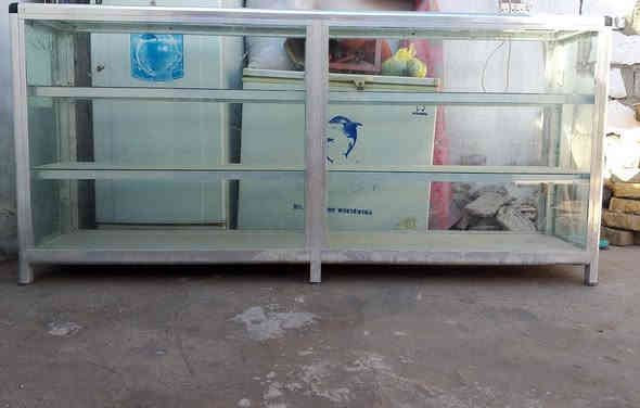 سلام عليكم غراض محل  للبيع  العرض3مترات وطول 2ونص و جاو خانه مترتين  مكاني بغداد انطي سعر وخذهن  للستفسار ***********رقم واتساب او خاص متواجد
