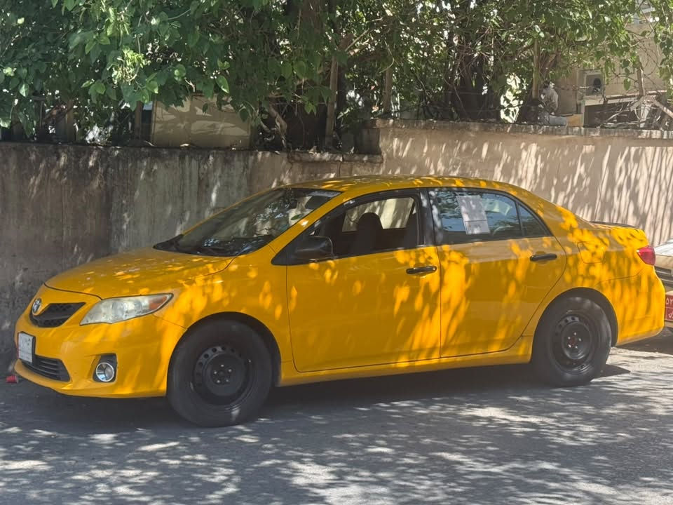 سلام عليكم كورلا ٢٠١١باسمي بي بونيت وجامرلغ +باب خلف سايق بي معجون  سكن كوبون بنزين بي محرك كير تبريت شرط بطاريه جديد زينون اصلي نقابة صفر سعر ١١٥تفاصيل اكثر اتصل ***********

