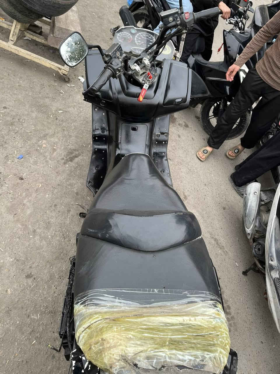 السلام عليكم سلفر ونج للبيع الدراجه خير من الله مكينه مكفوله بس يرادله ترتيبات المو شراي لا يكسر بل دراجه اخيكم محتاج وجاي ابيعه السعر 850. المكان بغداد تقاطع الكياره ارقم 0739705820


**إذا كنت صاحب هذا الإعلان وتريد حذفه لأي سبب، رجاءا أرسل رسالة إلى الدعم الفني**