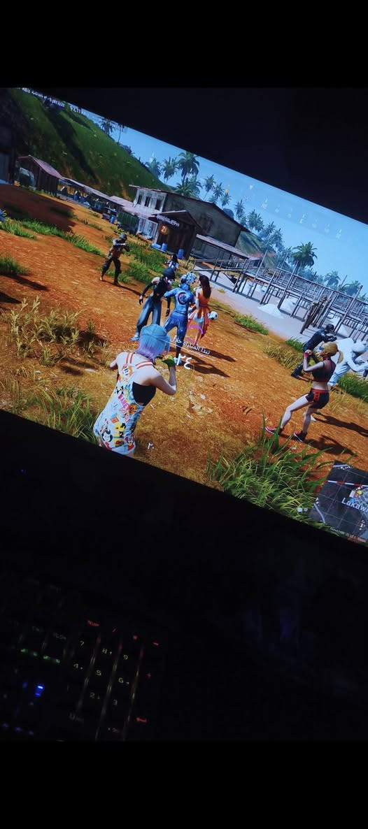 السلام عليكم الكل كامل شد والعب
كيس شاشة كرسي يوبي اس ماوس كيبورد سماعه
السعر💸 900 الف قفل قفل قفل محتاج
بغداد مدينة ***********

المواصفات
المعالج i5 9400F
الكرت 4060 8GB

المذربورد Z390 PRO4/ASROCK
رامات 16X2 3200MHZ

هارد النضام 256 NVM
هارد اضافي SSD1T

باورسبلاي 750W 
 يوبي اس 3000Wجديد

شاشة 24inc 180hz ips
كرسي جديد گيمنك
سماعة ماوس كيبورد اصليات فول
