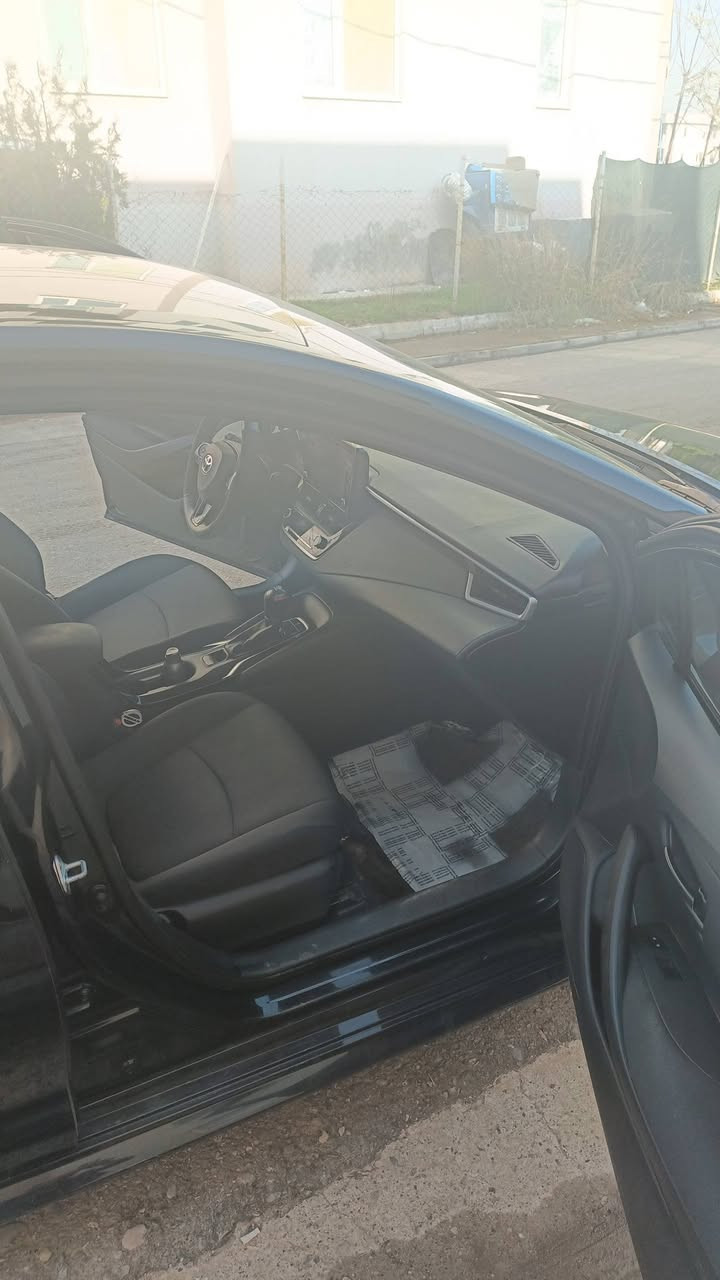 كرولا للبيع موديل 2022 مواصفات LE صبغ بس باب واحد بدون دواخل في كم تعديل بارد محرك 18 مرغوب سعر 138 شوي مجال رقم ***********
