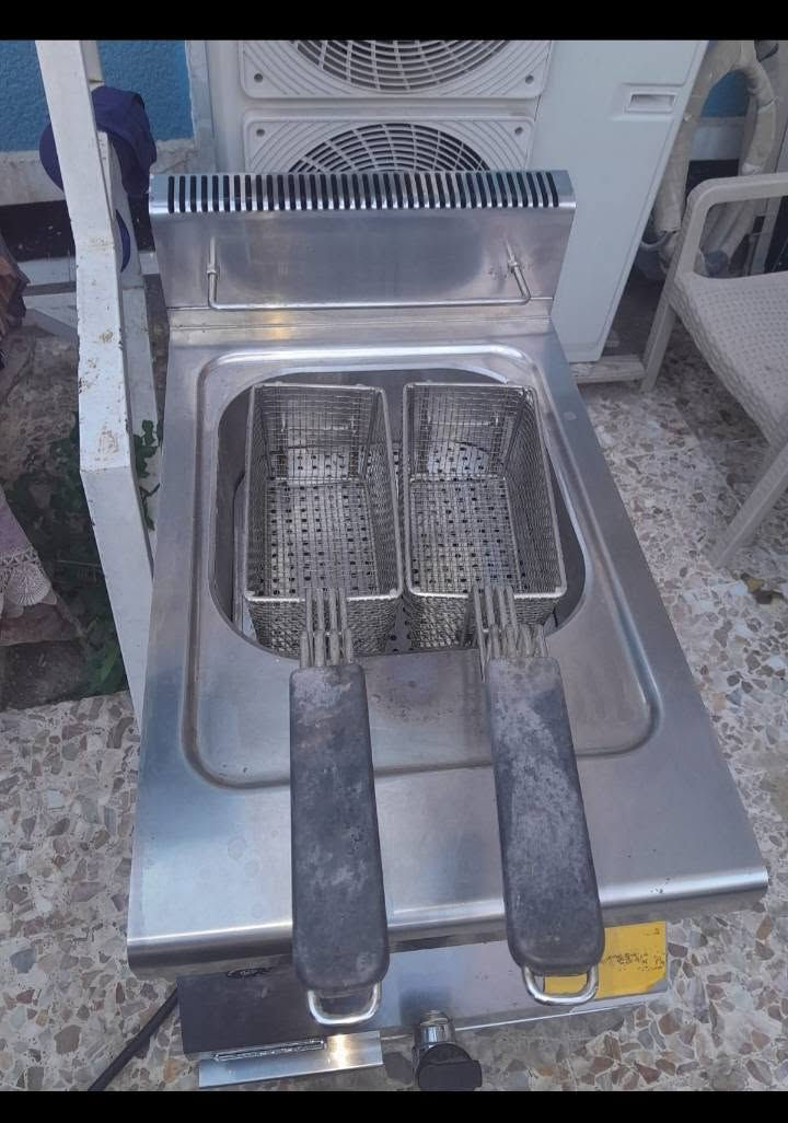 السلام عليكم قلايه لبيع السعر ٢٠٠ العنوان حي الجهاد الضباط ويوصل توصيل داخل الكرخ الاتصال ***********

