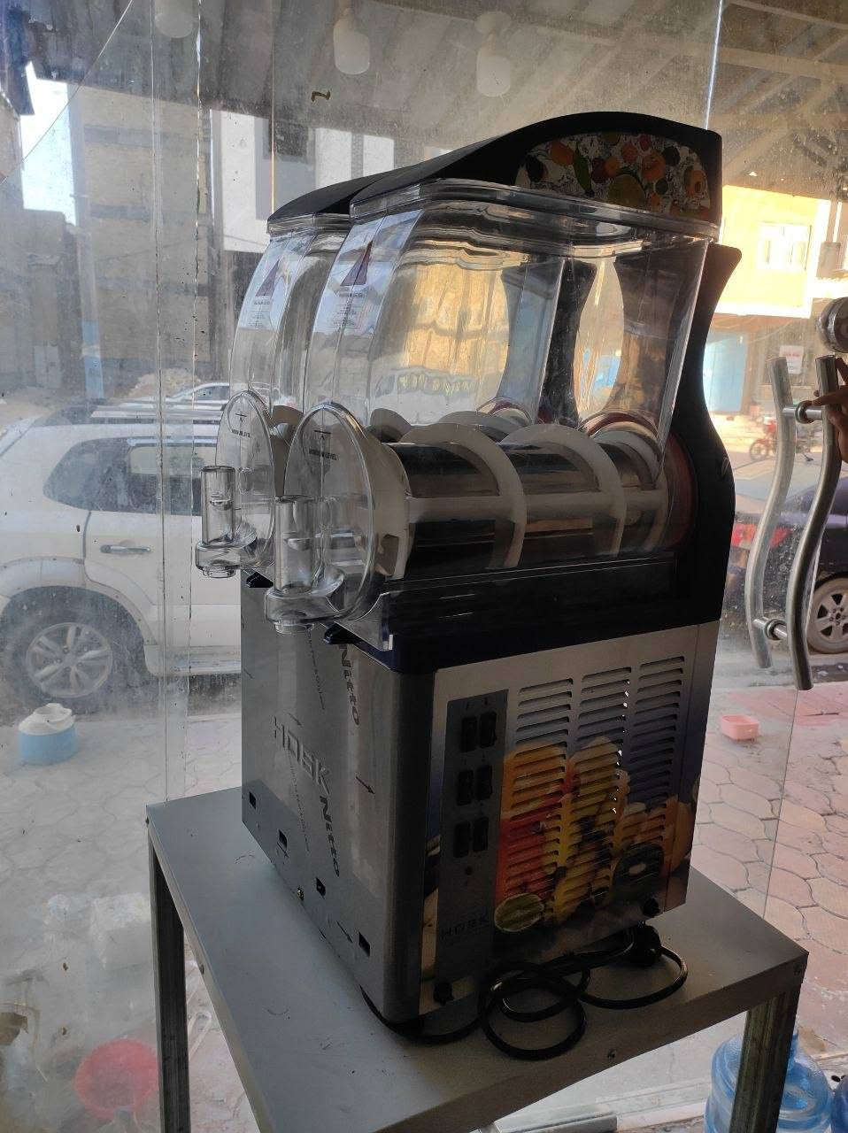 🍦 ادناه بيع: مكينة إزبري (Hosk) تركية جديدة 🍦
​السلام عليكم ورحمة الله وبركاته،
​للبيع مكينة إزبري وسلاش ماركة Hosk تركية المنشأ. المكينة جديدة زيرو (طك الكارتون) وغير مستخدمة نهائياً (الله شاهد على كلامي).
​📌 تفاصيل المكينة وسبب البيع:
​حالة الجهاز: جديدة تماماً، تم شراؤها من الوكيل مباشرة أثناء تجهيز المحل.
​سبب البيع: صار خلاف مع الشريك وقررنا فض الشراكة قبل الافتتاح.
​💰 السعر:
​سعر الشراء من الوكيل: 2,500,000 د.ع
​سعر البيع المطلوب: 2,300,000 د.ع (وبيها مجال بسيط حق الجية للشراي )
​📍 الموقع والتواصل:
​الموقع: النجف الأشرف - شارع المدينة.
​للتواصل والاستفسار يرجى الاتصال على الأرقام التالية:
​📞 ***********
​📞 ***********
