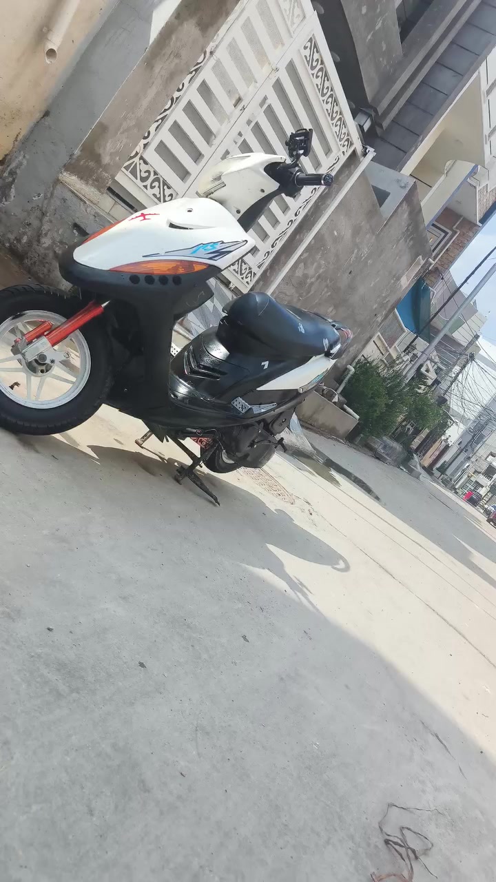 دراجة مال رمبة ختم سوادات وية المكينة عدا الكفرات نضافتهن كدامك مكينة ناعمة تجفيت عام مكينة نضيفة كلش كلجاتهة بلادية نكرة سلف صبح ليل كاملة من كلشي 
نقصهة بس بنز مال بريك وبريك امامي فقط تجي وتفحص سعرها ٤٧٥ وبيهة مجال والسوك كلة صاعد حاليا مكاني بعقوبة خاص موجود


**إذا كنت صاحب هذا الإعلان وتريد حذفه لأي سبب، رجاءا أرسل رسالة إلى الدعم الفني**