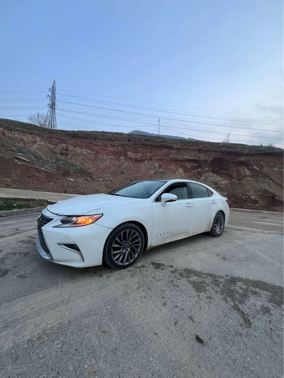 لكزس موديل ٢٠١٧ محرك ٣،٥ يعني ٦ بستن
سياره مواصفات وحجم Es 350 
يعني اعلى فيئه بالكزس 
فول فول مواصفات 
رقم شاصي موجوده مع صوره
سياره عام صبغ يعني نزل شي على قماره
شواصي كبس وضع شريكه 
جاملوغ يم سكن بيها ضربه فقط بطانه
ملاحظه گص وگلب بشرط
سياره رقم دهوك ورقم انكليزي كل شي جديد
رقم وسنويه وهزه جديده 
سياره 
كير ومحرك وتبريدها بشرط 
سياره ماشيه ١٣٠ الف مايل فقط
سياره كير ومحرك ما مفتوح و بشرط
سياره مكانها دهوك داخل دهوك 
باسمي تحويلها اقل من ساعه 
سعرها ١٣٩ ورقه ونزل ٢ غرامه
*********** بيها واتس اب دهوك, العراق
