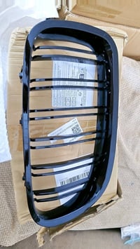 شباب.. متوفر شباك بي ام (Kidney Grille) تصميم M-Performance (خطين)، لو...