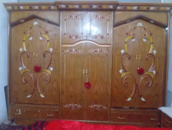 السلام عليكم غرفه للبيع جديده المكان واسط الحي السعر 550وببه مجال موبايل ***********
