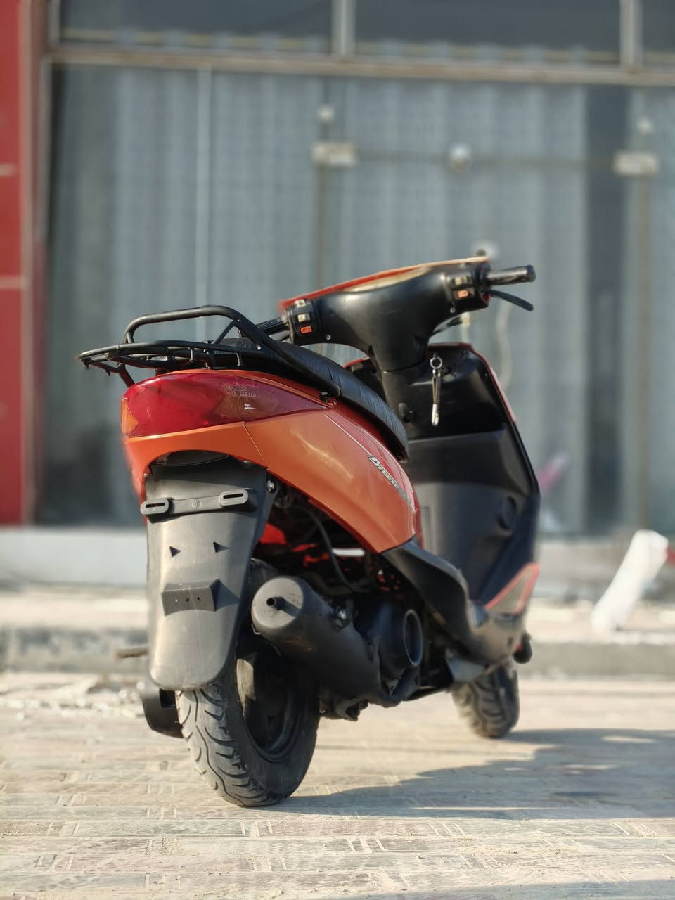 سلام عليكم للبيع دارجة بريز ياباني الدراجة مابيها اي نقص دراجة بلادية مكينتها ياباني ماملعوب بيها لايت زنون الكهربائيات كلها شغالة مكاني كربلاء حي العباس *********** السعر450 وبيها مجال
