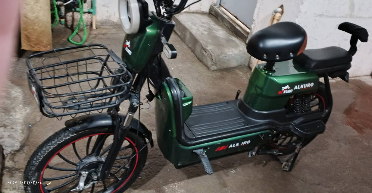 السلام عليكم ماطور شحن للبيع حجم 20
فول ومكفول ...
شغال ..
بطاريات دبل عدد 4
فول مواصفات..
تحكمات ستيرن..
إشاير جانبية وخلفية..
بريك أمامي وخلفي بنزات
العنوان./ موصل / جانب الايمن 
السعر..290.وبي مجال 
***********
