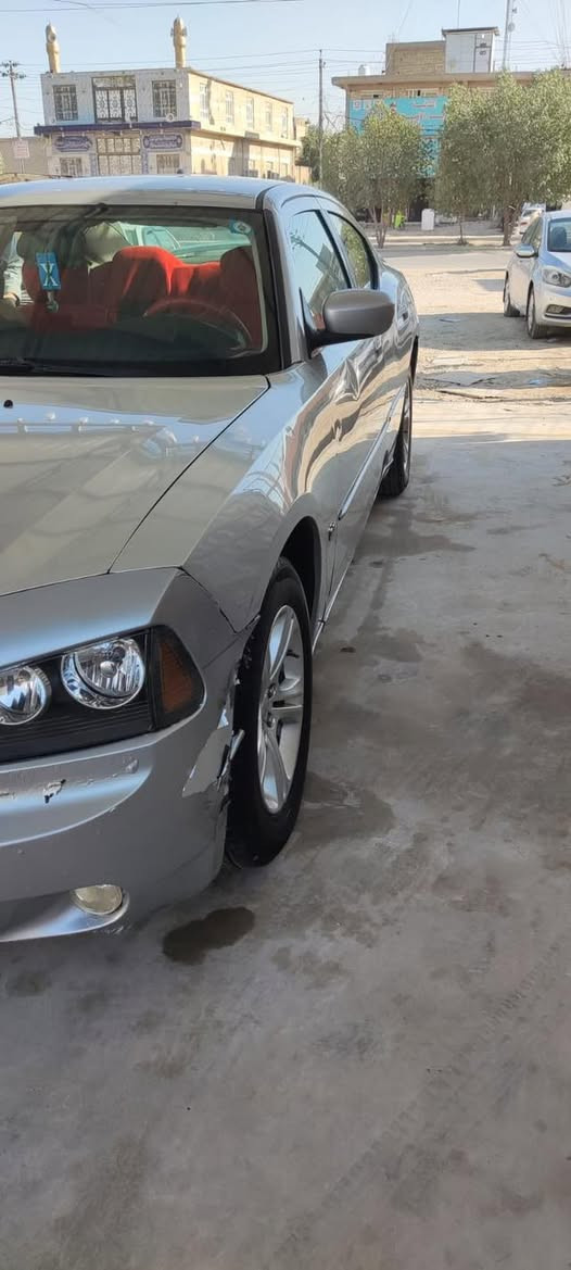 سلام عليكم جارجر 2010بغداد بيها قطعه واحده باب خلف السائق فقط محرك كير جدد تبريد ثلج السعر 115اوبيها مجال للشراي ***********بي وات ساب
