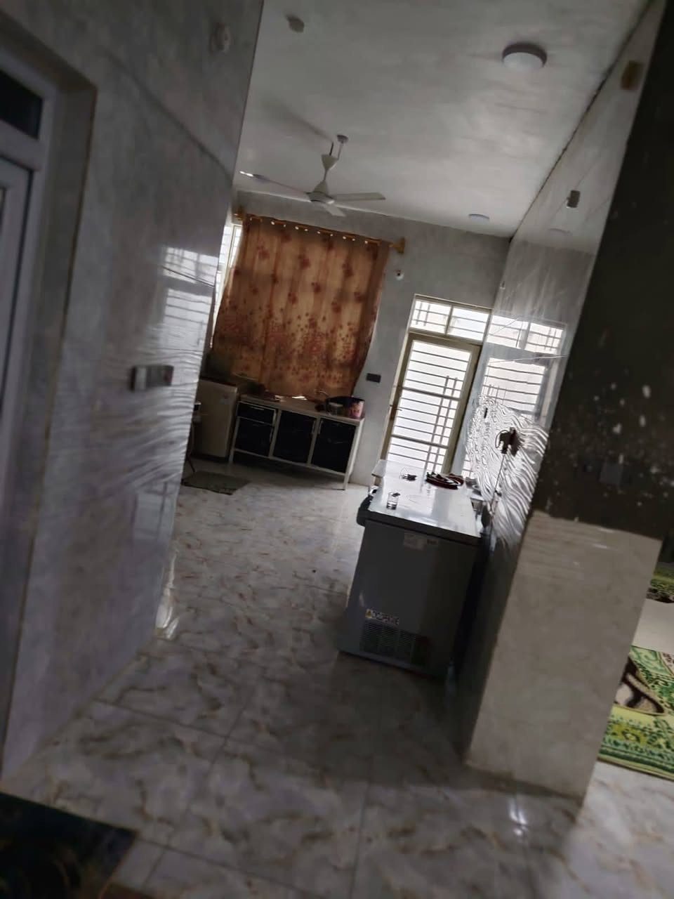 دار 200متر 100طابو صرف و100زراعي مساحة البيت كله 200متر بناء جديد حديث كامل غرفتين صاله ستقبال مطبخ حديقه كامل مجاري شارع مقرنص شارع 12متر مسافة عن الشارع العام 70متر شارع المعمل قرب دور معمل باتا للاستفسار ***********
