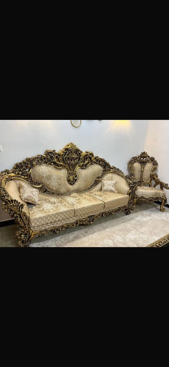 السلام عليكم تخم مصري مقعد نفر عدد(4)و مقعد ثلاثي عدد(2)استخدام شهرين نضيف جداً يجي وياه هديه طبلات وبرده المكان بغداد السيديه السعر مليون وربع وبيه مجال للتواصل ***********
