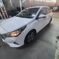 هونداي اكسنت 2021  خليجي رقم بغداد  اللون ابيض  ماشيه 71 الف كيلو بيها...