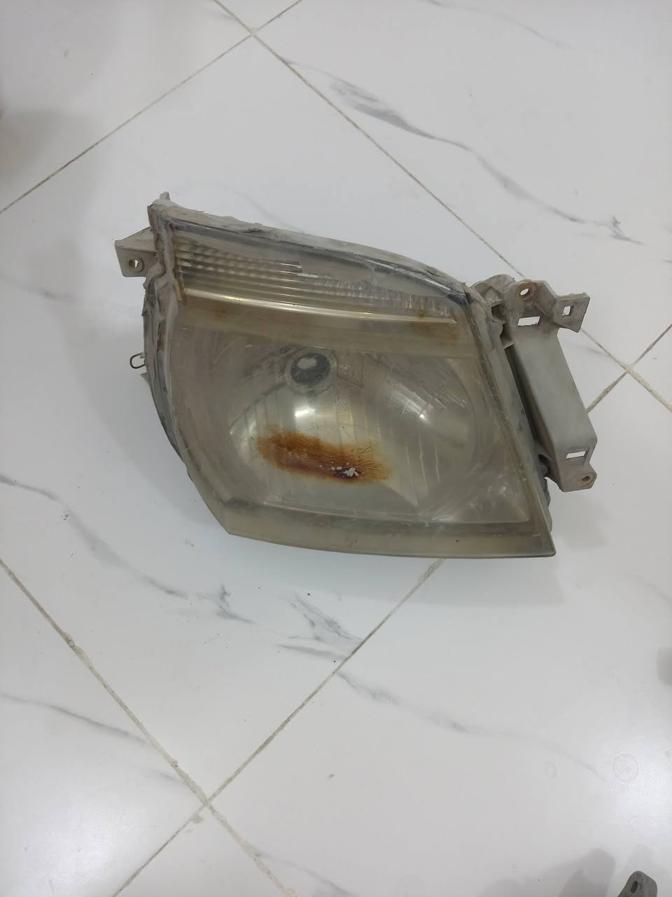 سلام عليكم غراض نيسان يورفان للبيع جدد مامشدوده مكاني بغداد
***********
***********
