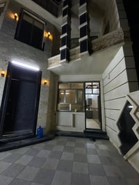 دار للايجار مساحه 240متر متكون من 5 غرف نوم استقبال+مطبخ حار بارد+4 صح...