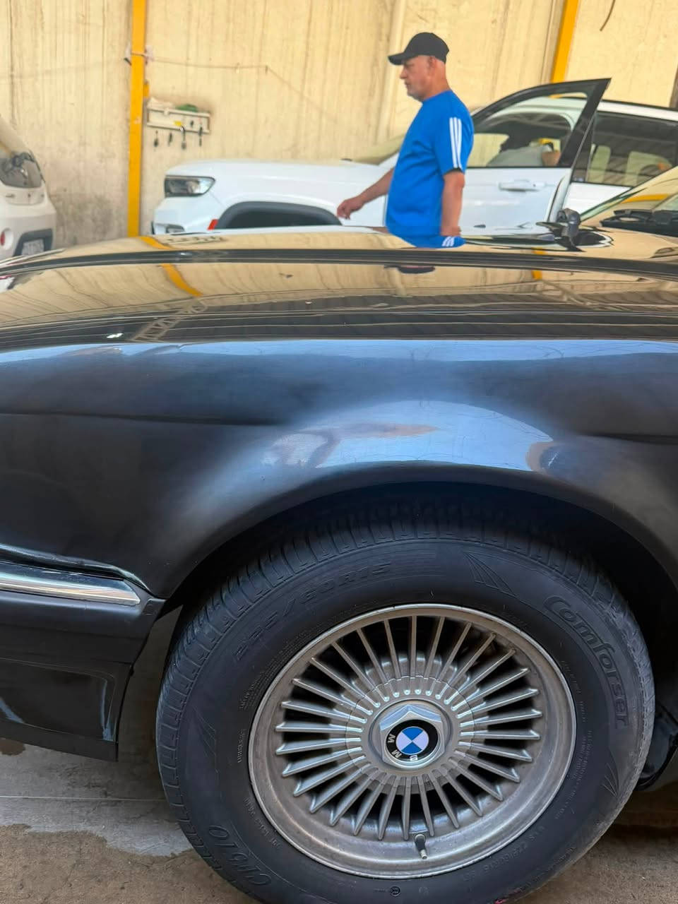 السلام عليكم BMW 735i  موديل 1990كير عادي السياره كير ومكينه جديده تبريد ❄️بدون حادث بدون خياس بسمي سياره مشروع وطني تخم تاير جديد حداديه جديده السعر 50 ورقه وبيه مجال مكاني بغداد ***********
