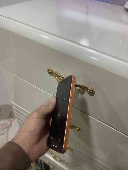 للبيع ايفون xr محور 17 كله بشرط كلشي شغال تك سيم بطاريه بلاديه 75‎%‎ سعر 170 الف مكان كركوك حزيران رقمي ***********
